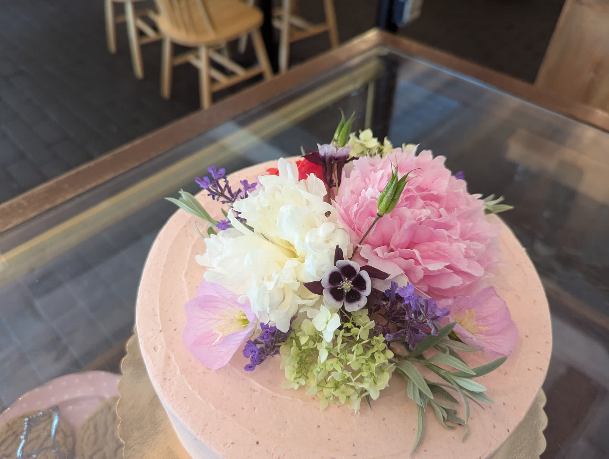 Elegant Floral Cake Design